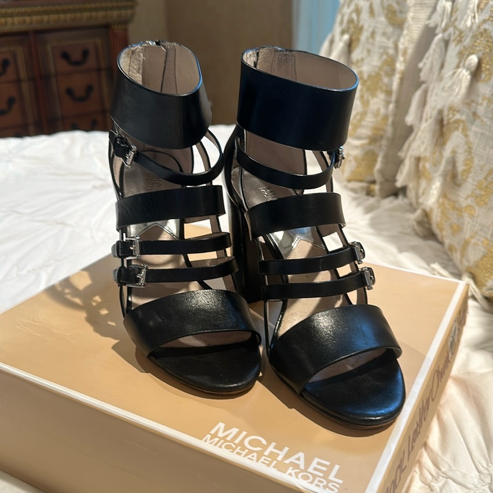 MICHAEL MICHAEL KORS Winston Sandal